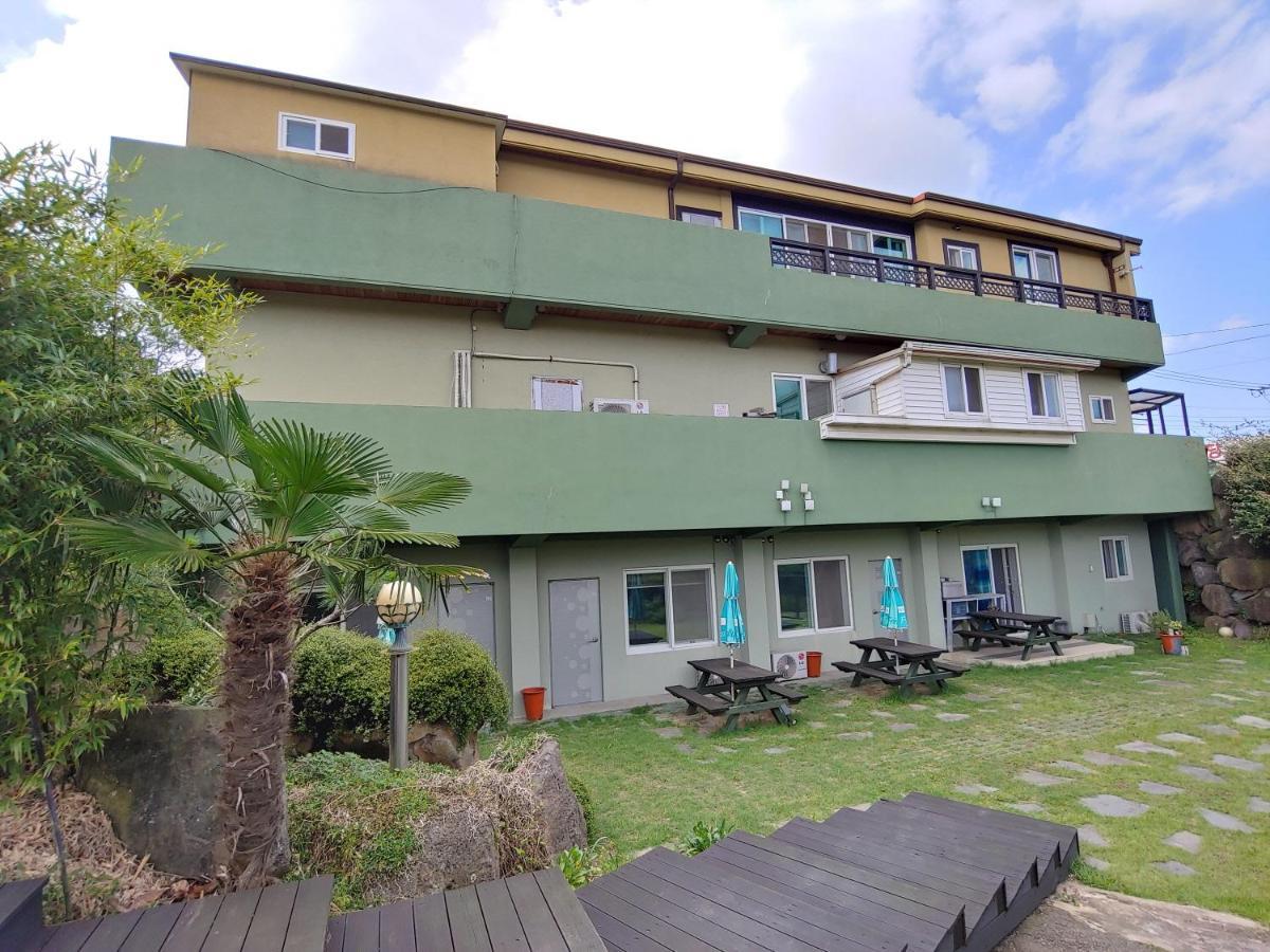 Jeju Oreum Pension Exterior photo