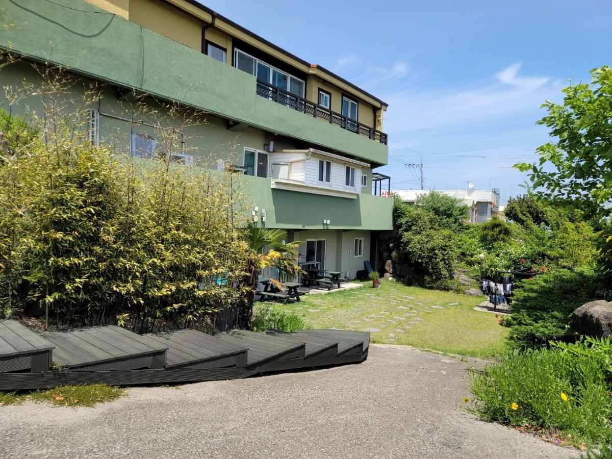 Jeju Oreum Pension Exterior photo